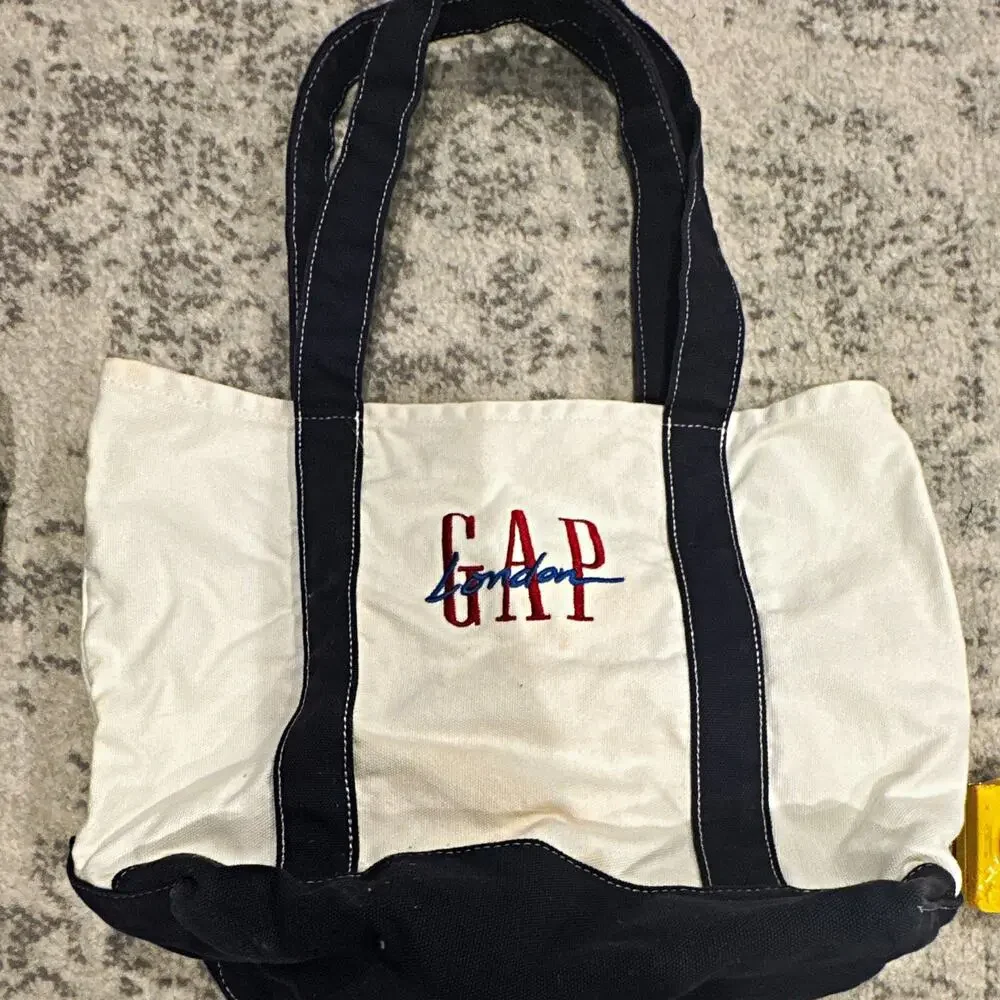 GAP London Embroidered Logo White Navy Tote Bag Lined Inner Pockets Open Top